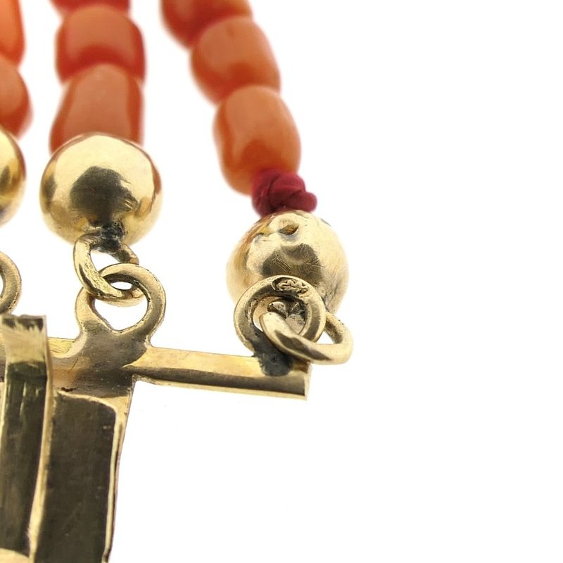 Image 7 of Blood coral bead bracelet with gold clasp; Antique | 20 cm