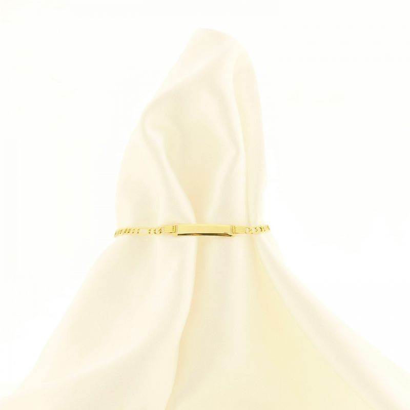 Afbeelding 1 van Gouden Figaroschakel kinderarmband met graveerplaatje | 13 – 16 cm