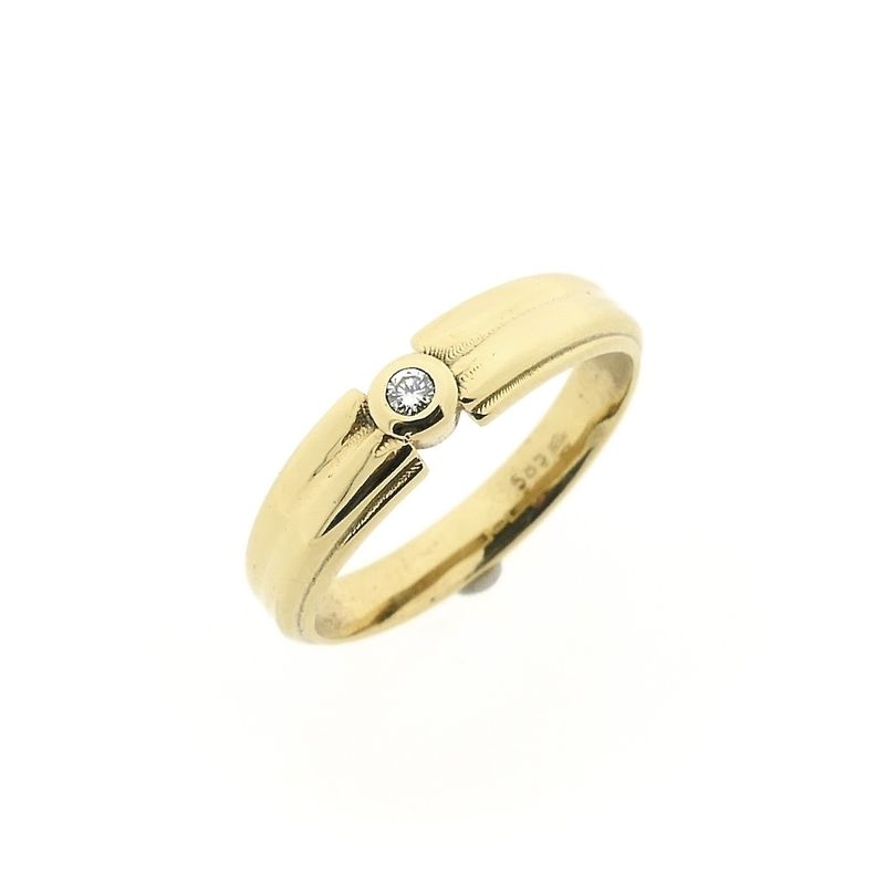Image 1 of Gold solitaire ring with diamond; 0.04 ct.