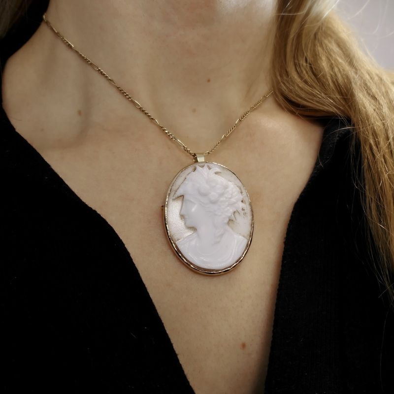 Image 5 of Gold brooch/pendant with cameo