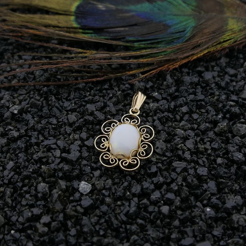 Image 2 of Gold pendant with precious opal | Vintage