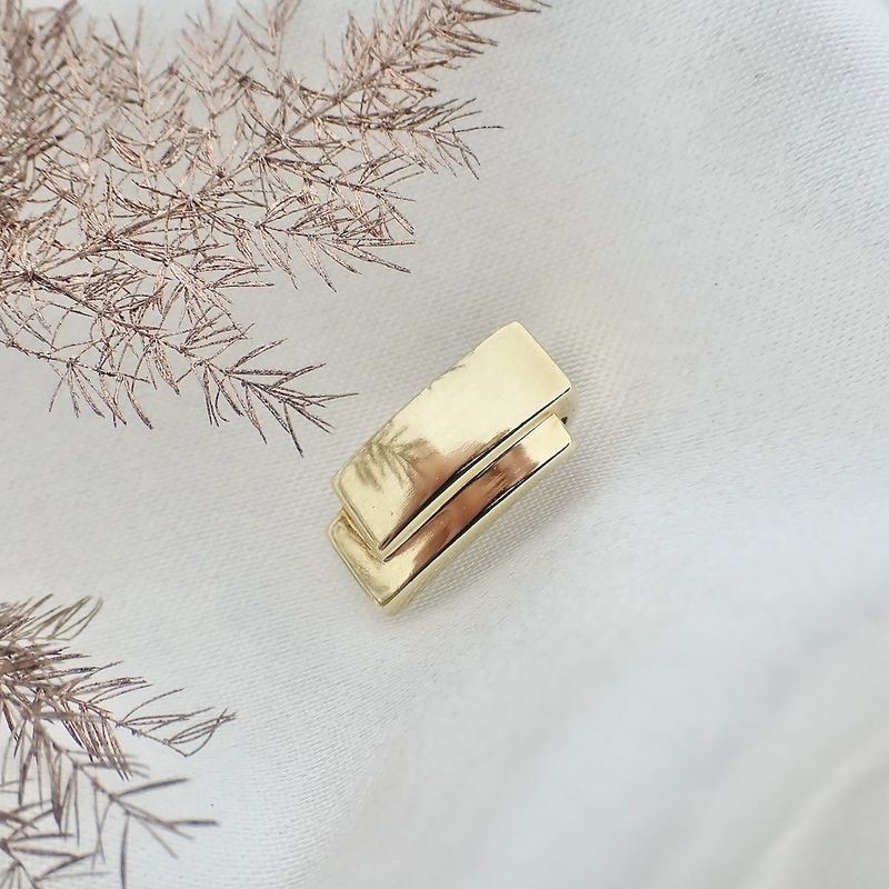 Image 3 of Gold minimalist pendant