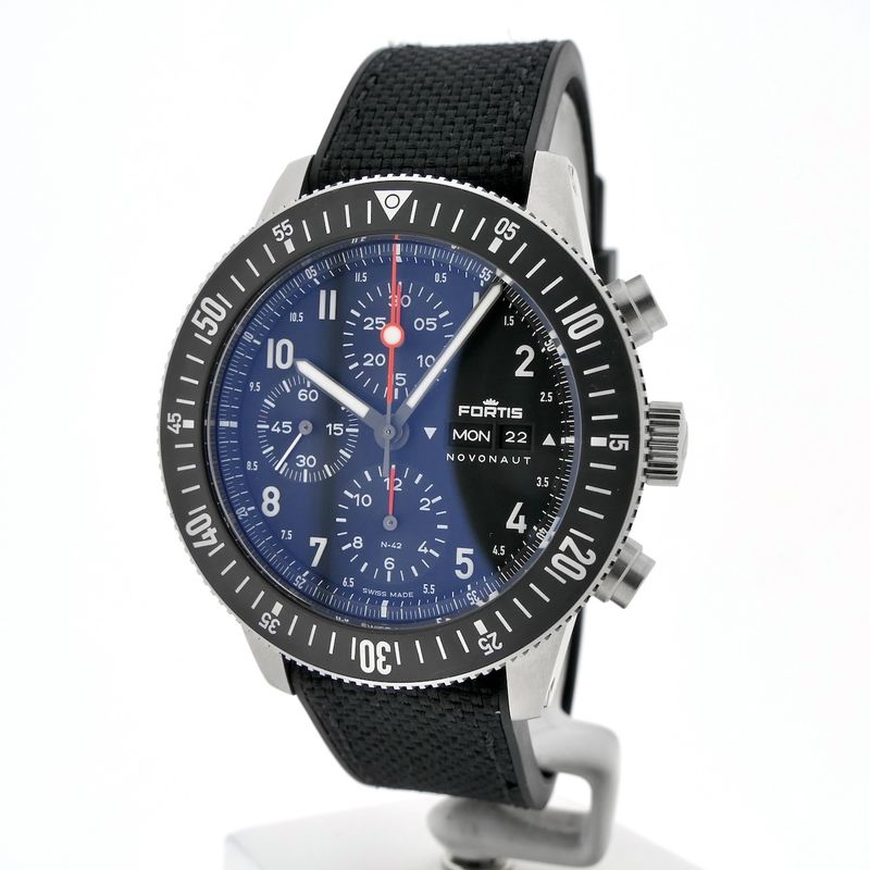 Image 7 of Fortis Novonaut N-42 Legacy Edition F2040009; Automatic chronograph men's watch