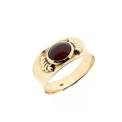Afbeelding 1 van Vintage gouden zegelring met granaat