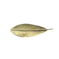 Two-tone gold brooch of a leaf with pearl