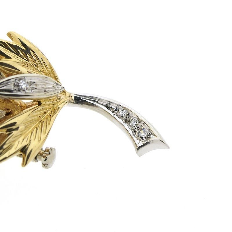 Image 4 of Exclusive two-tone gold leaf brooch with diamond 0.065