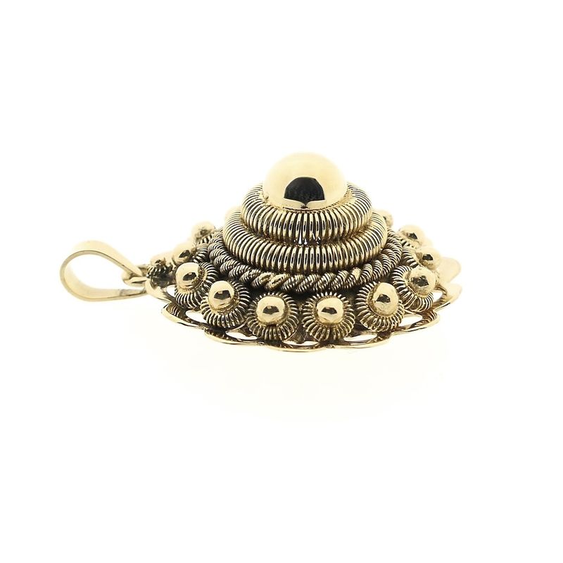 Image 6 of Antique gold pendant of a Zeeland button.