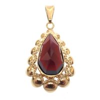 Vintage gold pendant with garnet
