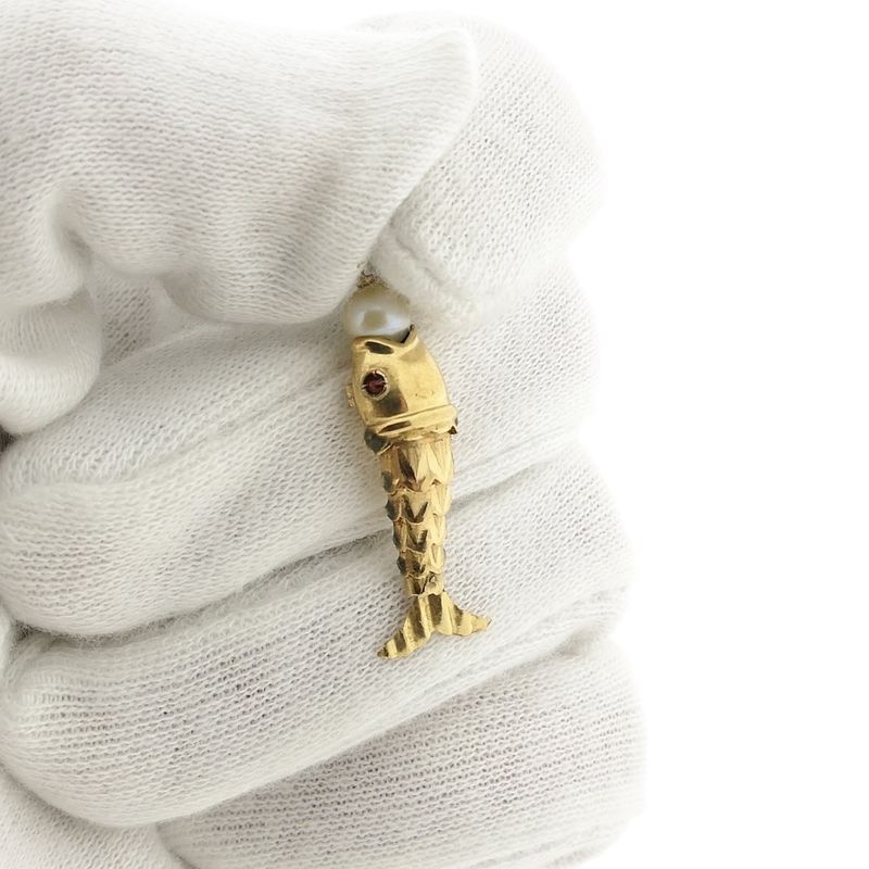 Image 5 of 18 carat gold pendant with ruby ​​and pearl; fish