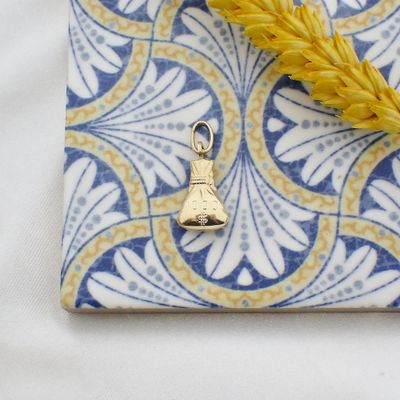 Gold pendant of a money bag Image 2 of Gold pendant of a money bag