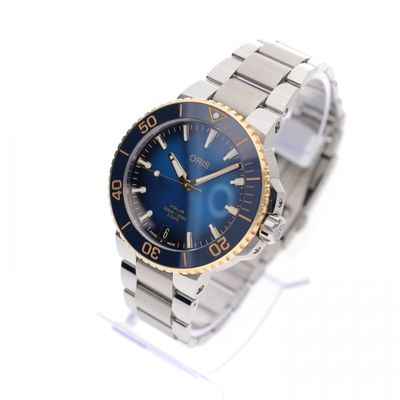 Image 2 of Oris Aquis Date '5-Days' Cal. 400; 18k Gold/Steel Watch