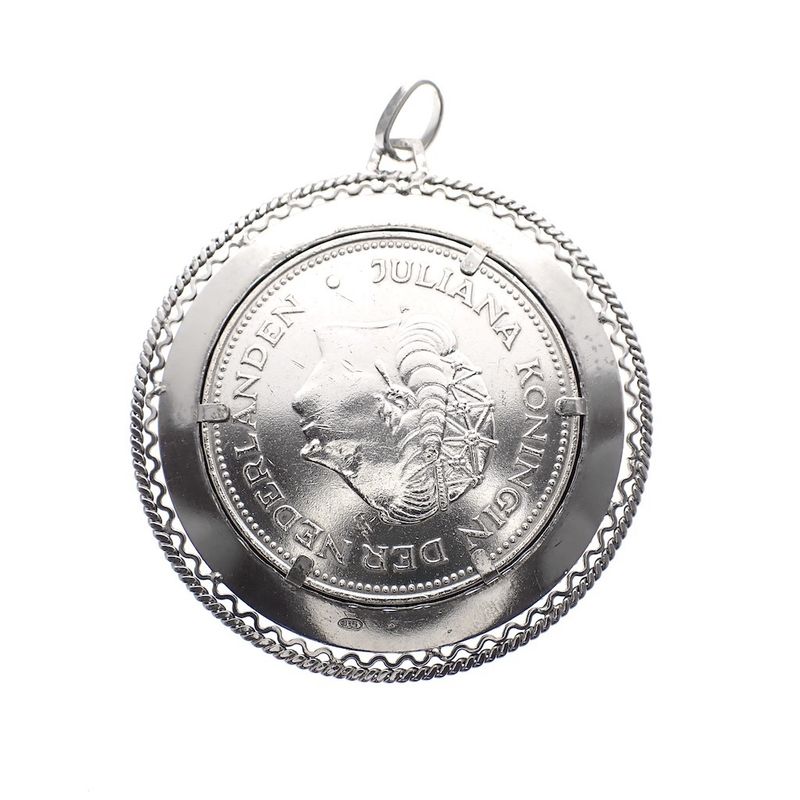 Image 2 of Silver pendant with a 10 guilder coin; Juliana 1970