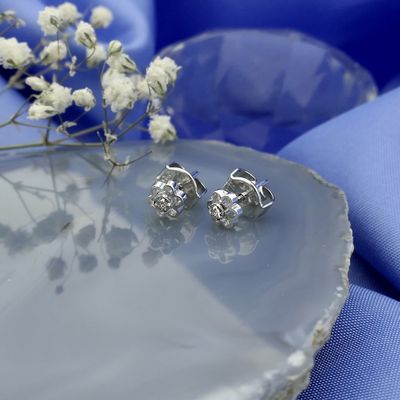 Image 2 of White gold stud earrings with diamond | 0.02 ct.