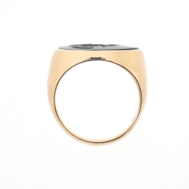 Image 6 of Gold signet ring with onyx stone | engraved with a Roman soldier