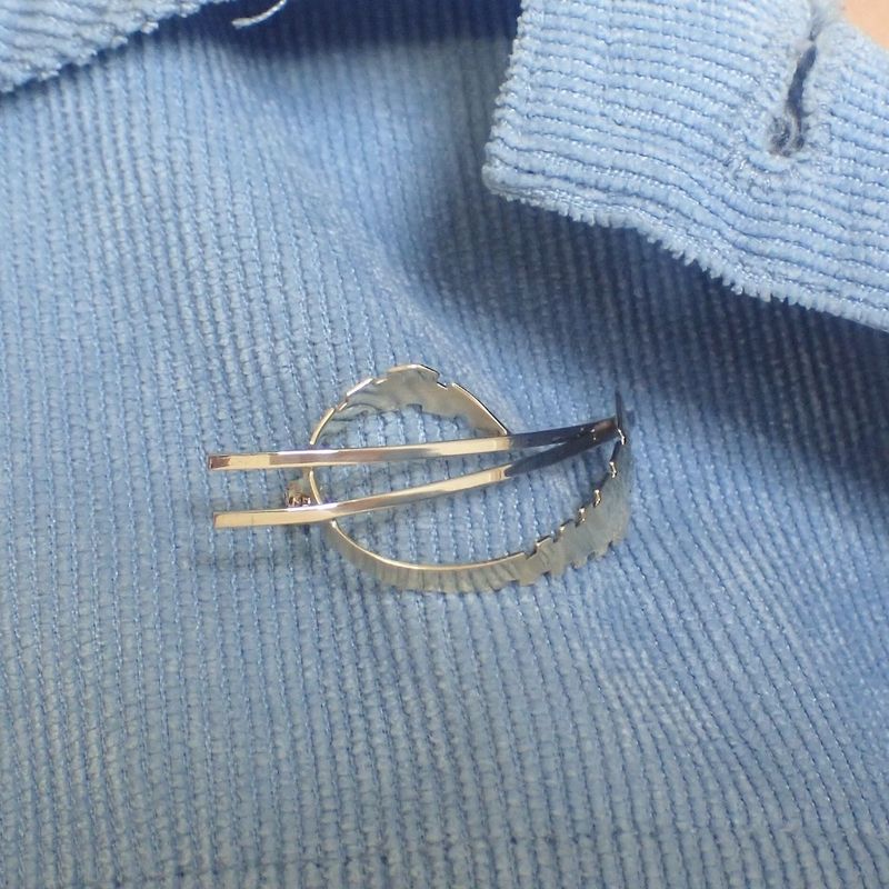 Image 6 of Two-tone gold fantasy brooch