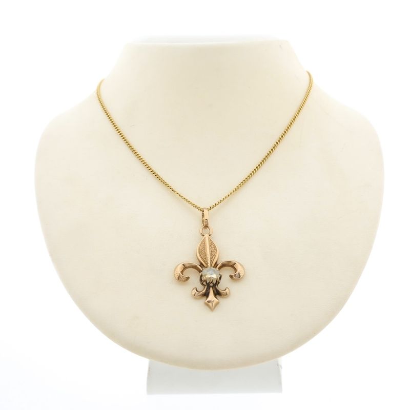 Image 4 of Rose gold French lily pendant with rose-cut diamond | Approx. 0.30 ct.