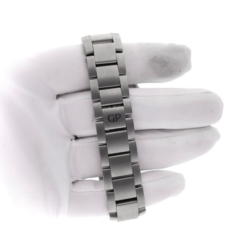 Image 14 of Girard-Perregaux BMW Oracle Racing 49931 Men's Chronograph