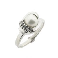 White gold ring with pearl and diamonds; 0.07 ct.