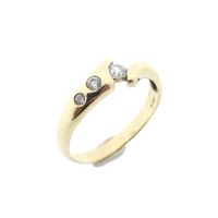 9 carat ring with zirconia