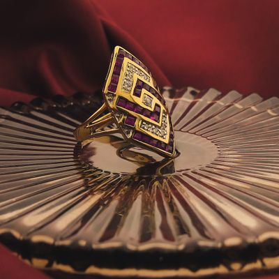 Image 2 of 18 carat gold ring with ruby ​​and zirconia