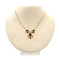 Gold necklace with garnet stones; 43 cm | Uno A Erre