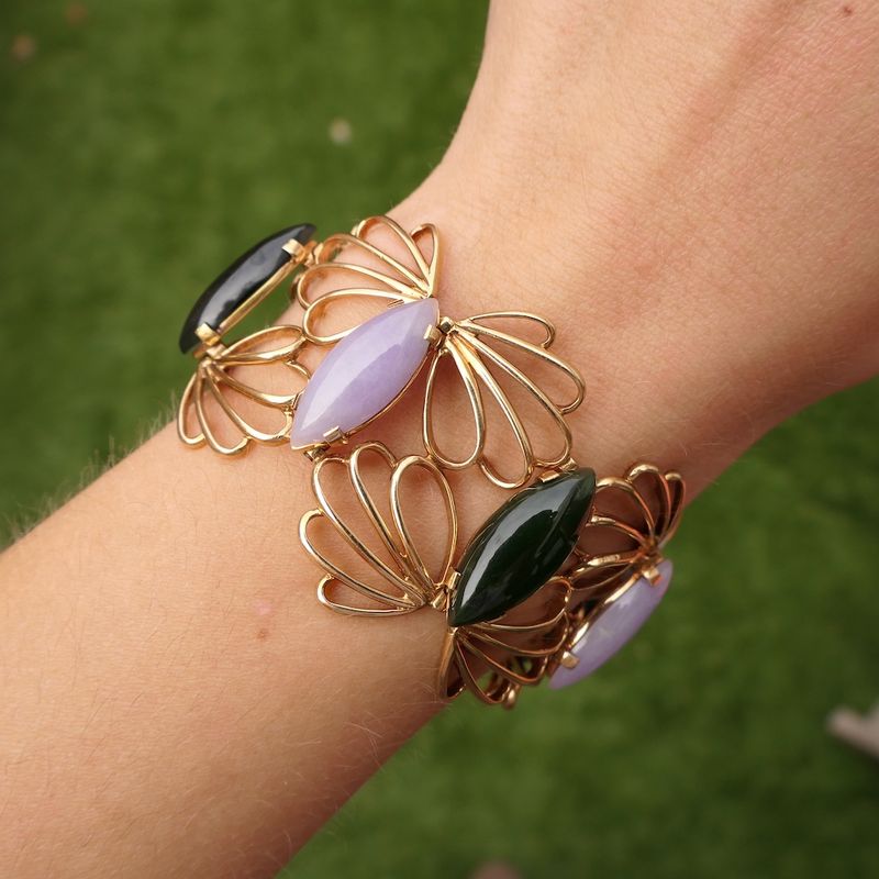 Image 11 of Gold bracelet with amethyst and jade