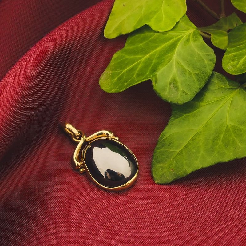 Image 2 of Gold pendant with hematite