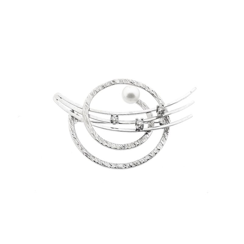 Afbeelding 1 van Witgouden broche gezet met een parel en diamanten; 0,07 ct.