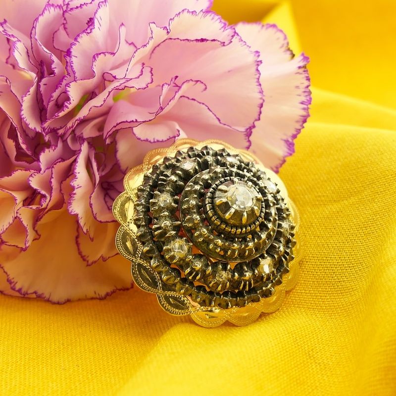 Image 8 of Antique gold brooch with rose-cut diamonds; approx. 0.22 ct.