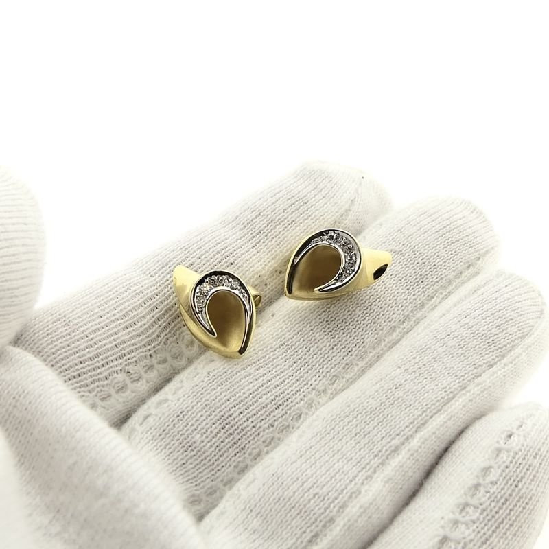 Image 5 of Gold stud earrings with diamonds; 0.12 ct.