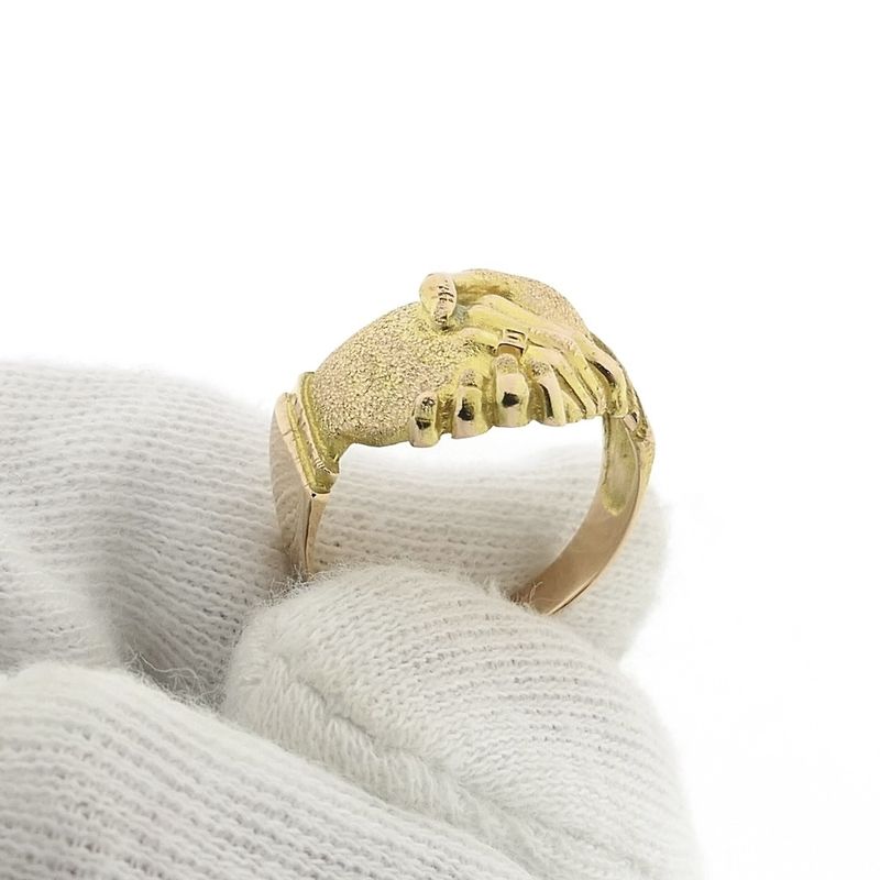 Image 7 of Two-tone gold ring with two holding hands | 19th century
