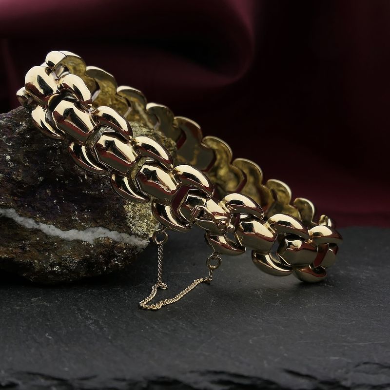 Image 11 of Gold Bismarck link bracelet