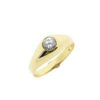Gold ring with zirconia