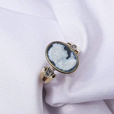 Gold signet ring with blue cameo and diamond | 0.04 ct. Image 2 of Gold signet ring with blue cameo and diamond | 0.04 ct.