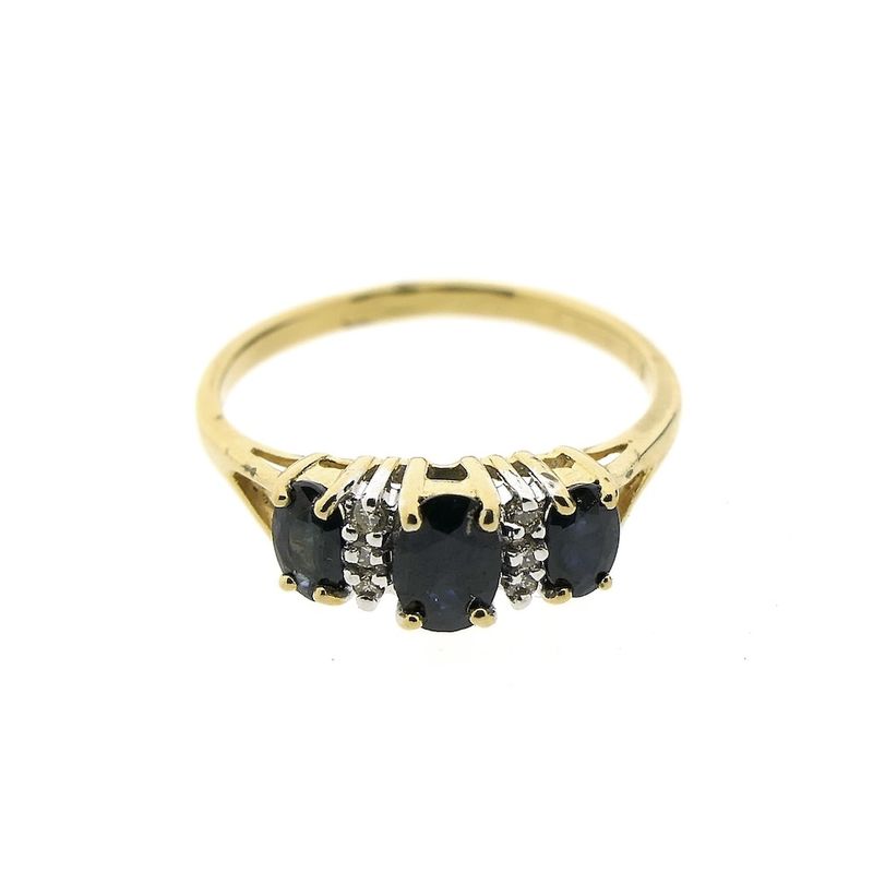 Image 4 of Gold ring with sapphire and diamond | 0.03 ct.