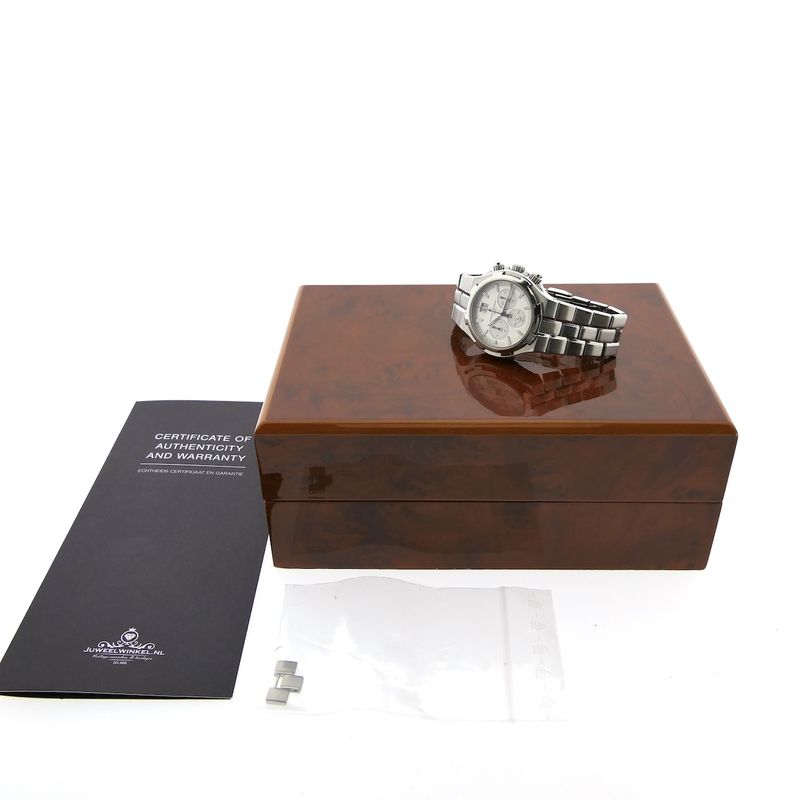 Image 4 of Vacheron Constantin Overseas Chronograph 49140; Automatic men's watch