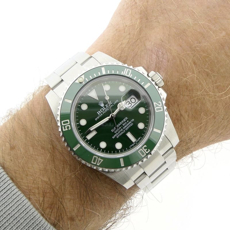 Image 9 of Rolex Submariner 'Hulk' 116610LV; Men's diving watch