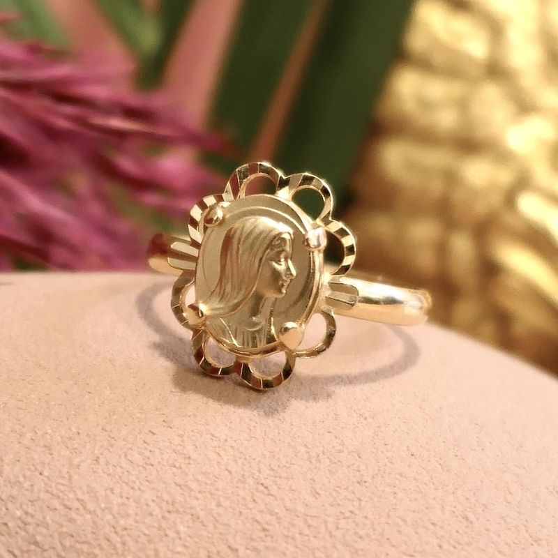 Image 2 of Vintage gold ring with Maria relief