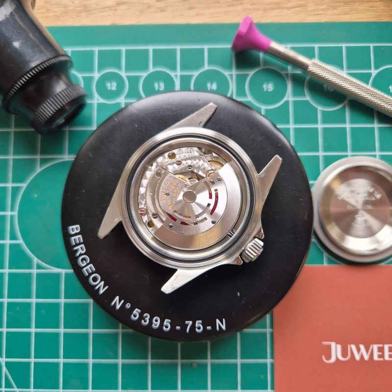Image 14 of Rolex Submariner No Date '2-Liner' 14060; Automatic Watch