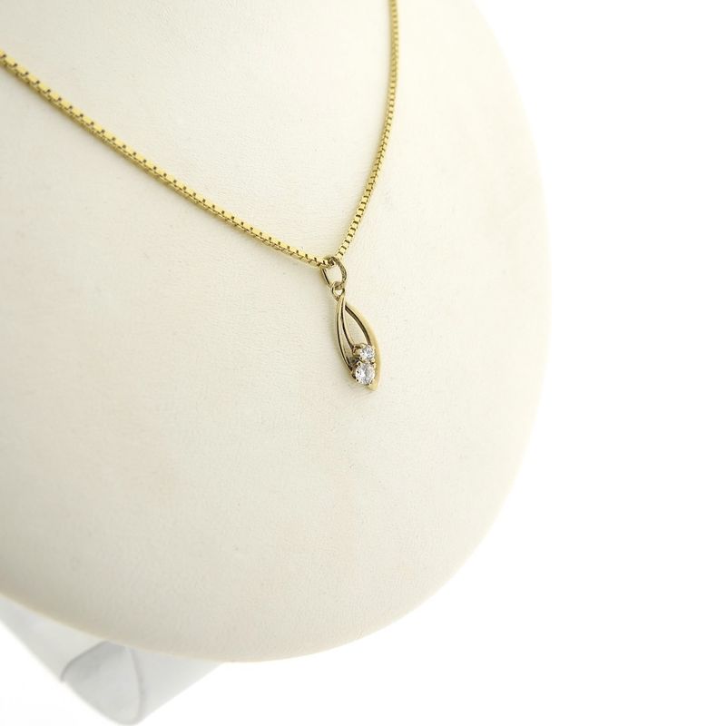 Image 8 of Gold pendant with zirconia