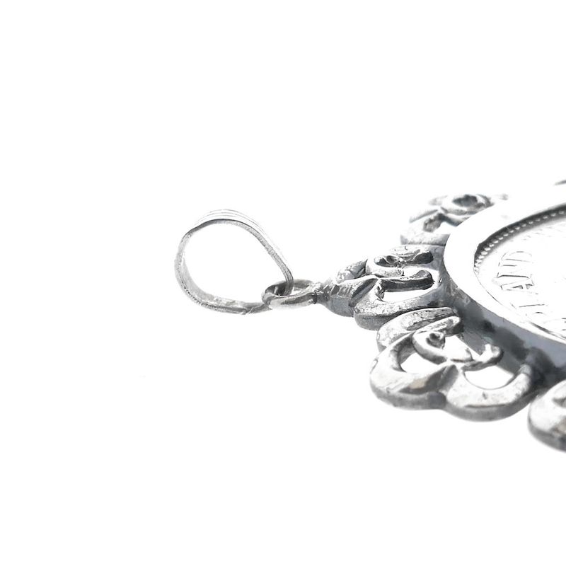 Image 7 of Silver pendant of 10 guilder coin of Juliana 1970.