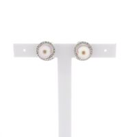 White gold stud earrings with Tahitian pearl and diamonds; approx. 0.64 ct.