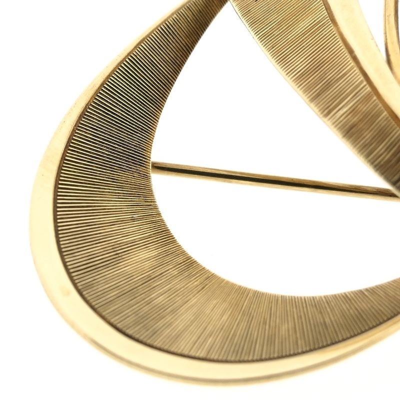 Image 4 of Vintage gold brooch with pearls