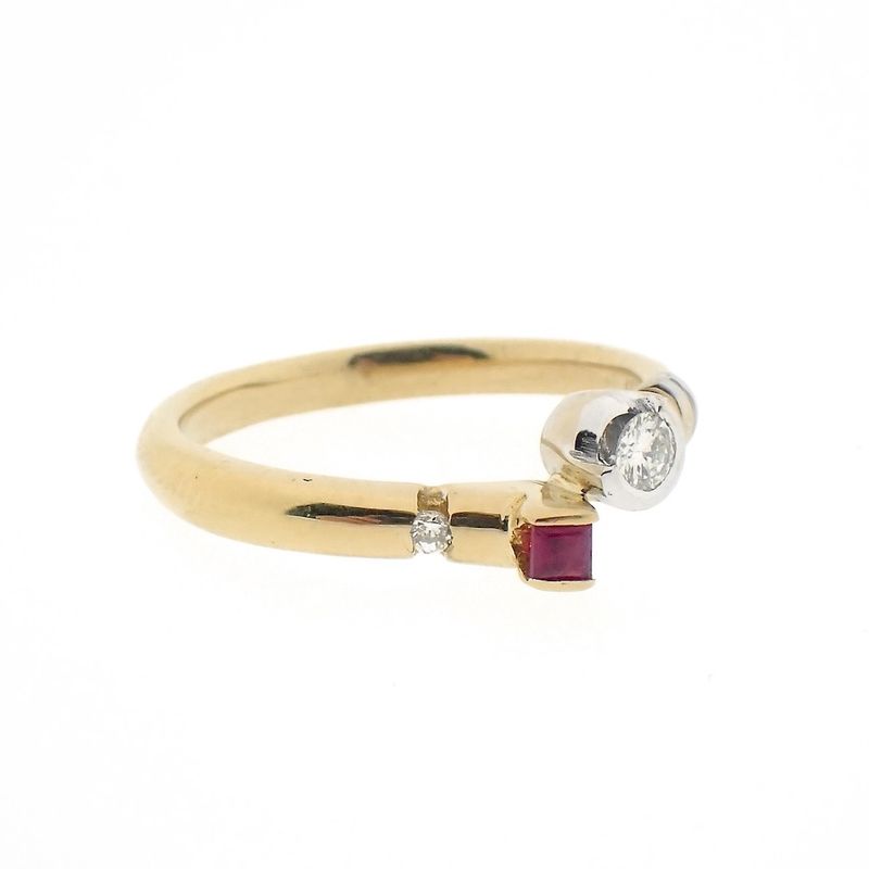 Image 3 of 18K Gold Ring with Ruby and Diamond | 0.07 ct.
