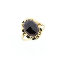 Vintage gold ring with garnet