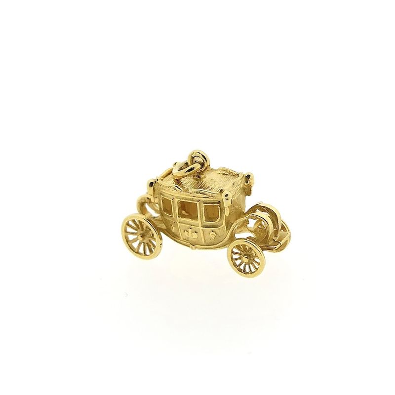 Image 1 of Gold pendant of an old carriage