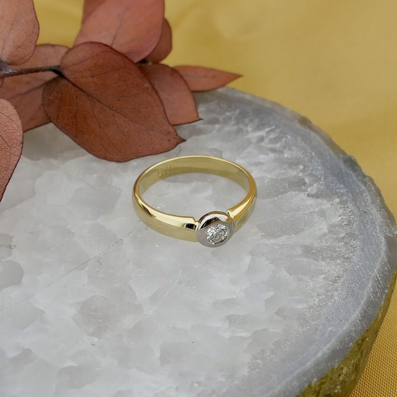 Image 2 of 18K Gold ring with diamond | 0.15 ct.