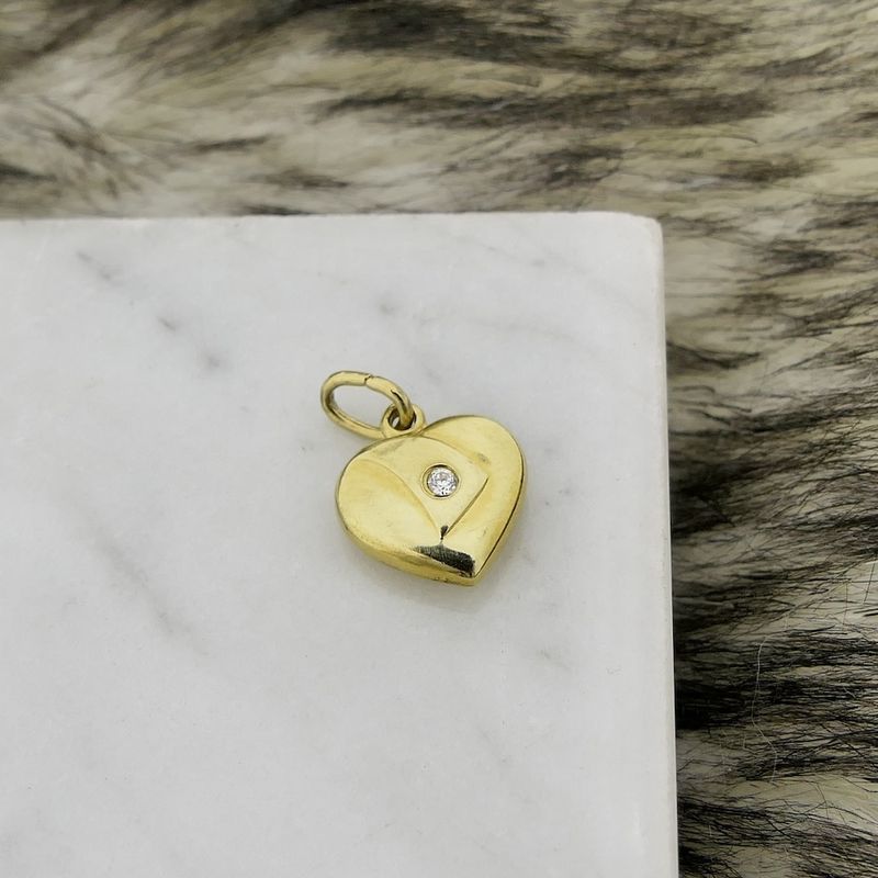 Image 9 of Gold pendant of a heart with zirconia