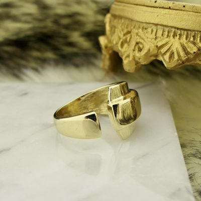 Image 2 of Gold ring with artistic design