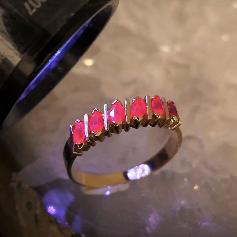 Image 9 of 18 carat gold ring with spinel